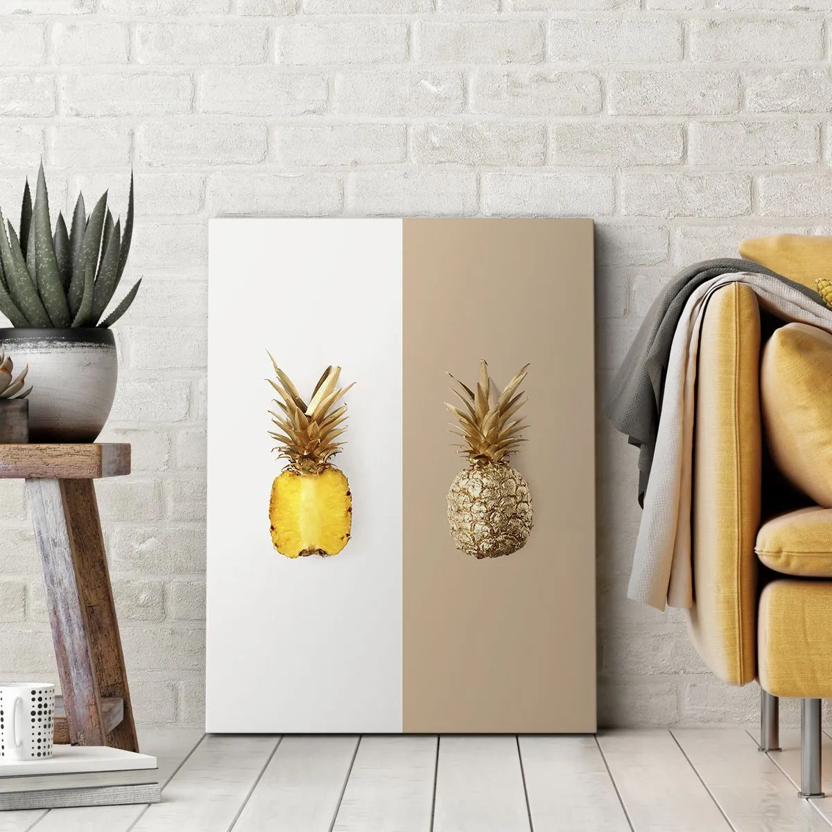 Cuadro sobre lienzo - Impresión de Imagen - Media piña fresca y dorada sobre un fondo contrastante. - 50x70cm - Piña y media - Decoración de pared moderna para salón y dormitorio ARTTOR
