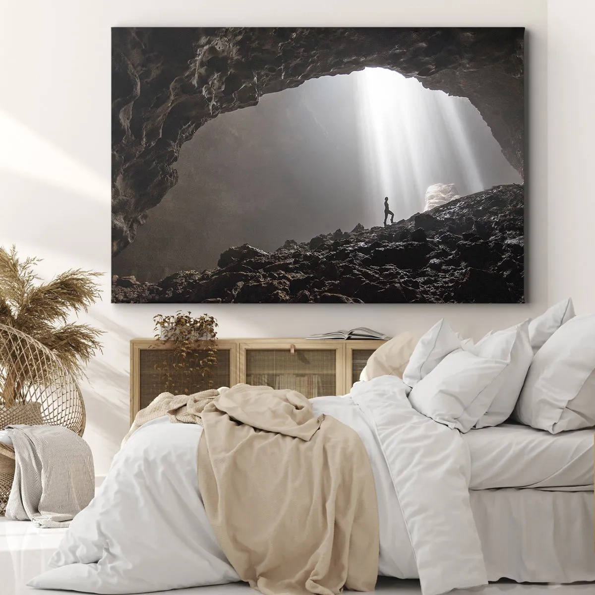 Cuadro sobre lienzo - Impresión de Imagen - Una figura en una cueva iluminada por rayos de luz. - 100x70cm - Gruta luminosa - Decoración de pared moderna para salón y dormitorio ARTTOR