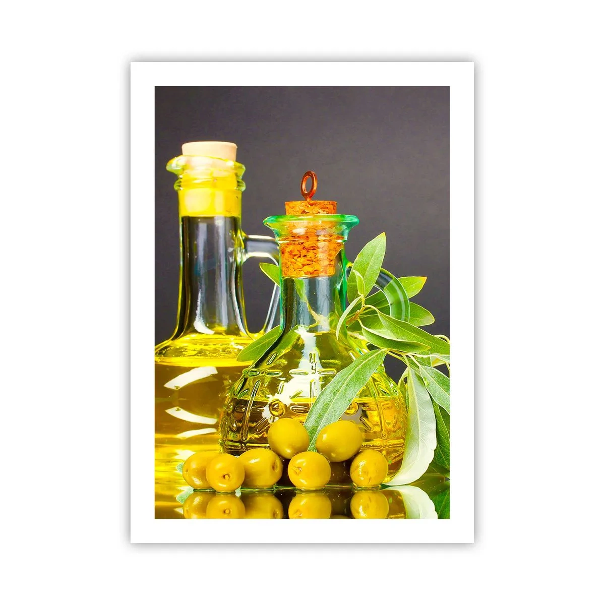 Póster - Botellas de aceite de oliva y aceitunas verdes - 50x70cm - Bodegón con aceitunas y aceite - Decoración de pared moderna para salón y dormitorio ARTTOR