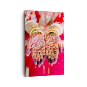 Cuadro sobre lienzo - Impresión de Imagen - Manos decoradas con henna sobre el fondo de un vestido rojo. - 80x120cm - Ritual con las manos - Decoración de pared moderna para salón y dormitorio ARTTOR