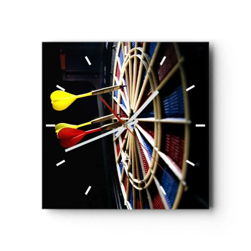 Reloj de pared - Reloj de vidrio - Un tablero de dardos con dardos impactados sobre un fondo negro - 30x30cm - En el blanco - Decoración de pared moderna para salón y dormitorio ARTTOR