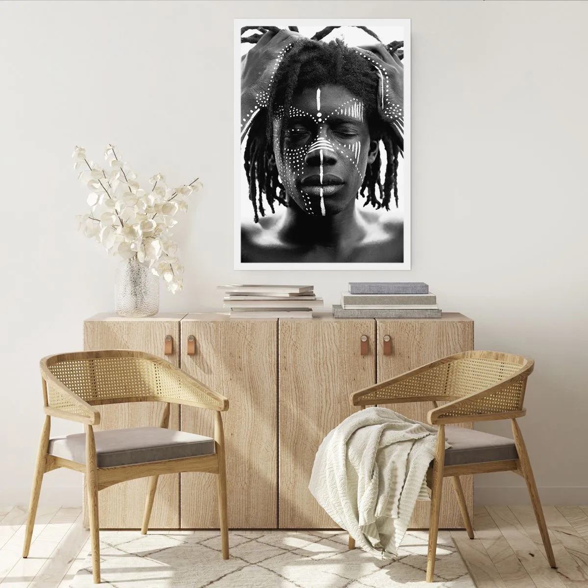 Póster - Un hombre con pinturas blancas en la cara y las manos. - 50x70cm - ¿Dónde estás? - Decoración de pared moderna para salón y dormitorio ARTTOR