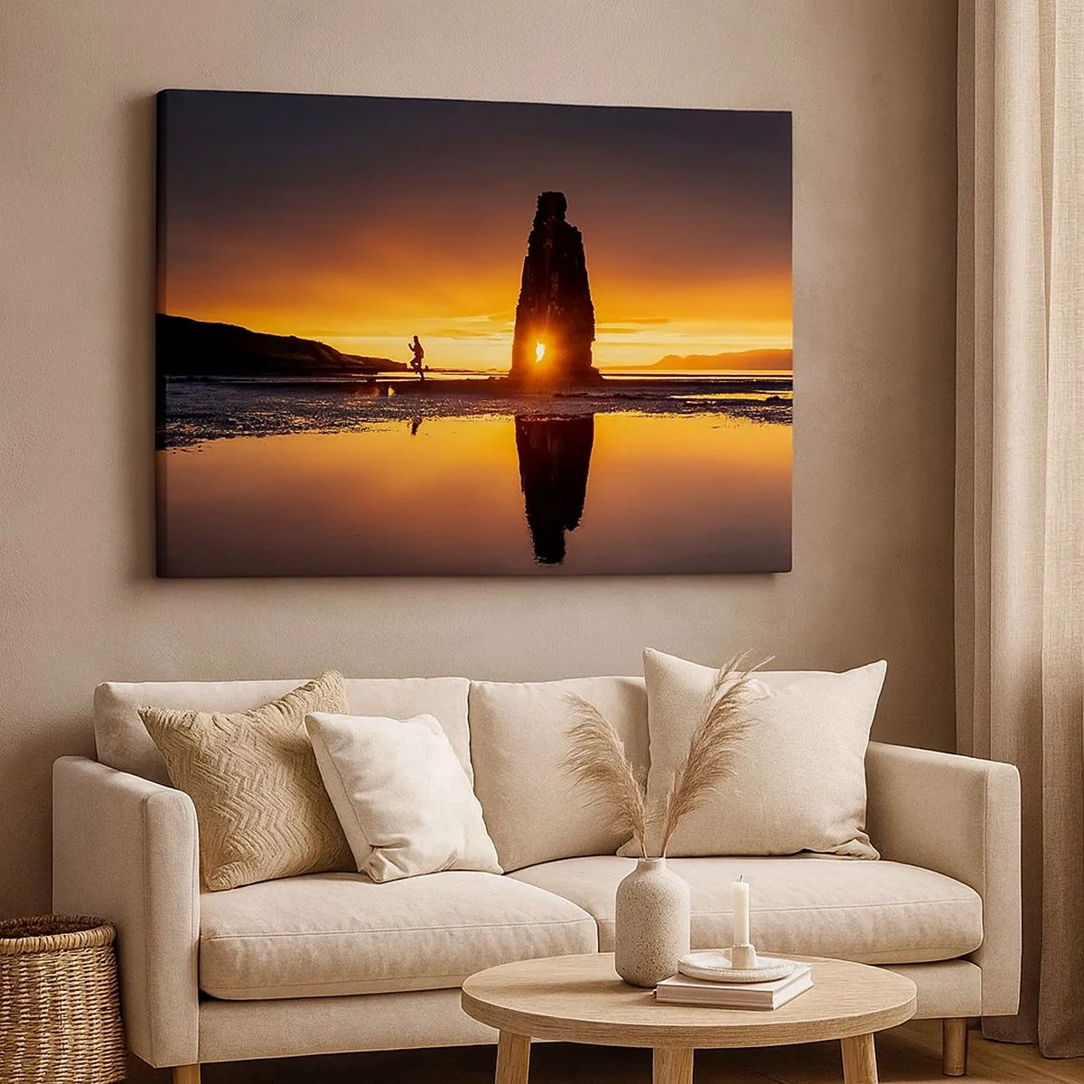 Cuadro sobre lienzo - Impresión de Imagen - Persona corriendo en la playa al atardecer con formación rocosa - 70x50cm - Solo tú y la naturaleza - Decoración de pared moderna para salón y dormitorio ARTTOR
