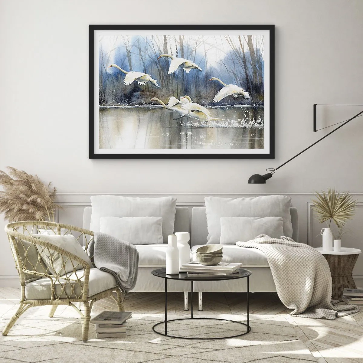 Póster en marco negro - Cisnes en vuelo sobre un lago congelado en un paisaje invernal - 100x70cm - Como en un cuento de cisnes salvajes - Decoración de pared moderna para salón y dormitorio ARTTOR