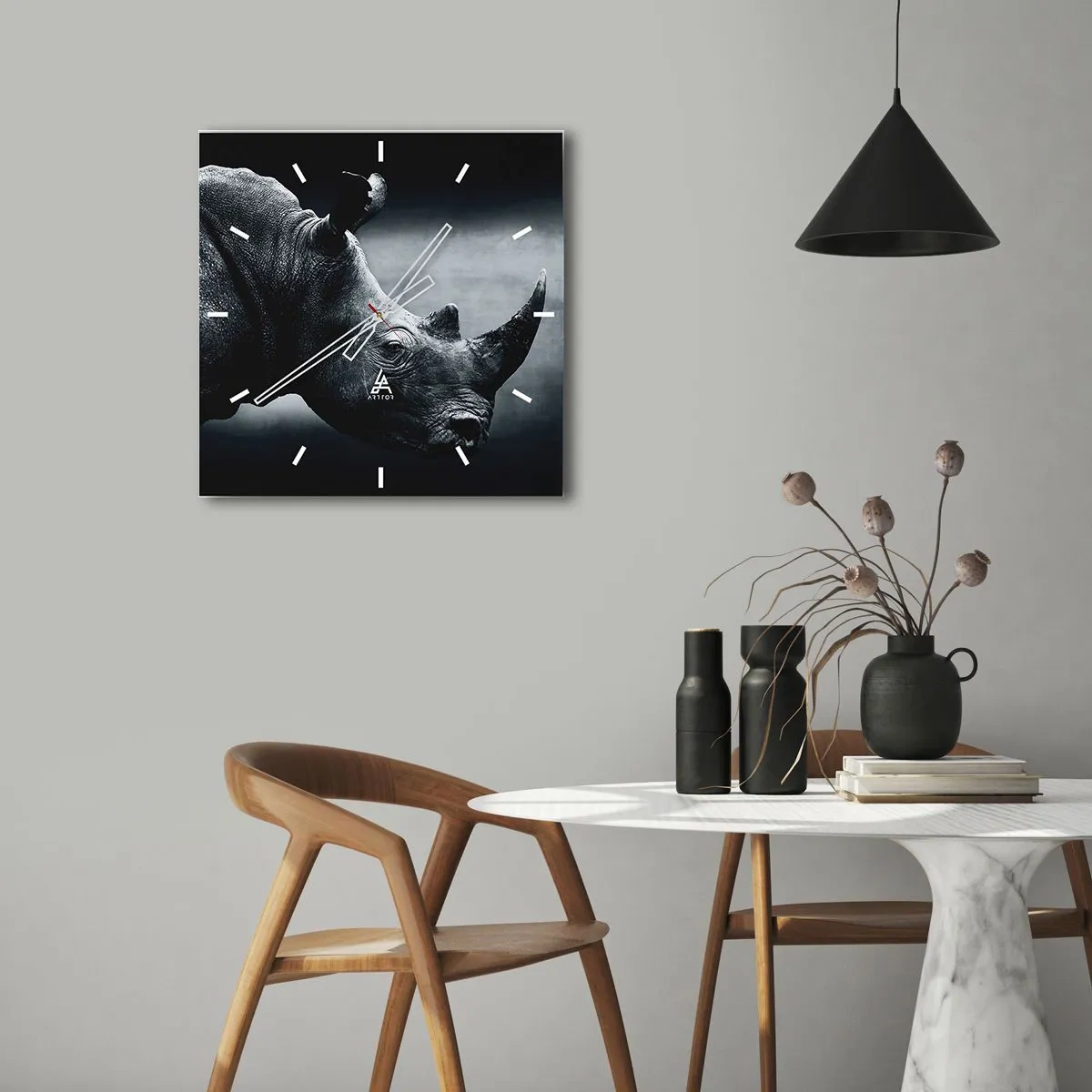 Reloj de pared - Reloj de vidrio - Retrato en blanco y negro de un rinoceronte sobre un fondo oscuro. - 30x30cm - Perfil derecho - Decoración de pared moderna para salón y dormitorio ARTTOR