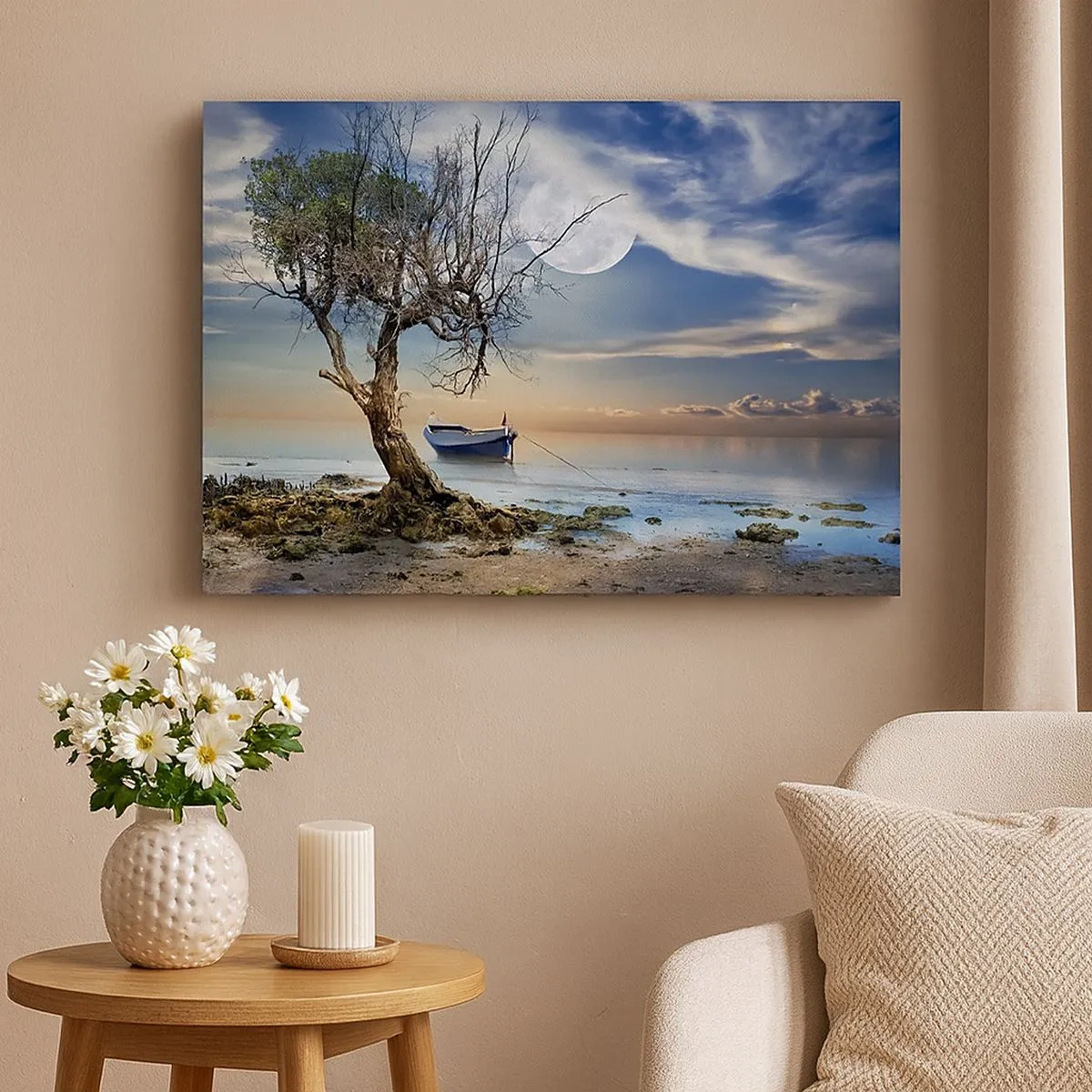 Cuadro sobre lienzo - Impresión de Imagen - Un árbol solitario y un barco en aguas tranquilas bajo la luna llena. - 70x50cm - ¿Es el final o el principio? - Decoración de pared moderna para salón y dormitorio ARTTOR