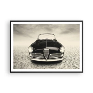 Póster en marco negro - Un coche clásico en una plaza adoquinada en estilo monocromático. - 100x70cm - ¿Y cómo no quererme? - Decoración de pared moderna para salón y dormitorio ARTTOR
