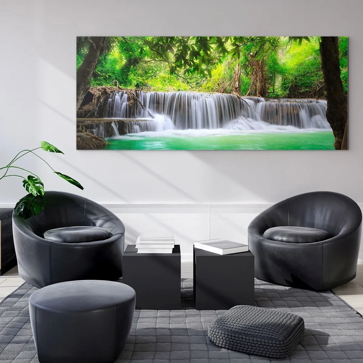 Cuadro sobre vidrio - Impresiones sobre Vidrio - Una cascada verde rodeada de densa vegetación tropical. - 120x50cm - Cascada en verde - Decoración de pared moderna para salón y dormitorio ARTTOR