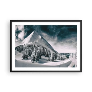 Póster en marco negro - Un pico de montaña cubierto de nieve rodeado de un bosque invernal. - 70x50cm - Tierra de nieve y hielo - Decoración de pared moderna para salón y dormitorio ARTTOR
