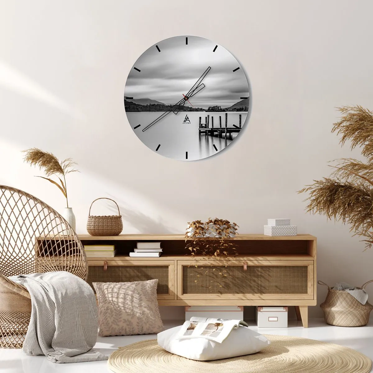 Reloj de pared - Reloj de vidrio - Paisaje en blanco y negro con un lago y un muelle de madera. - 30x30cm - Dulzura y la fuerza - Decoración de pared moderna para salón, cocina y dormitorio ARTTOR