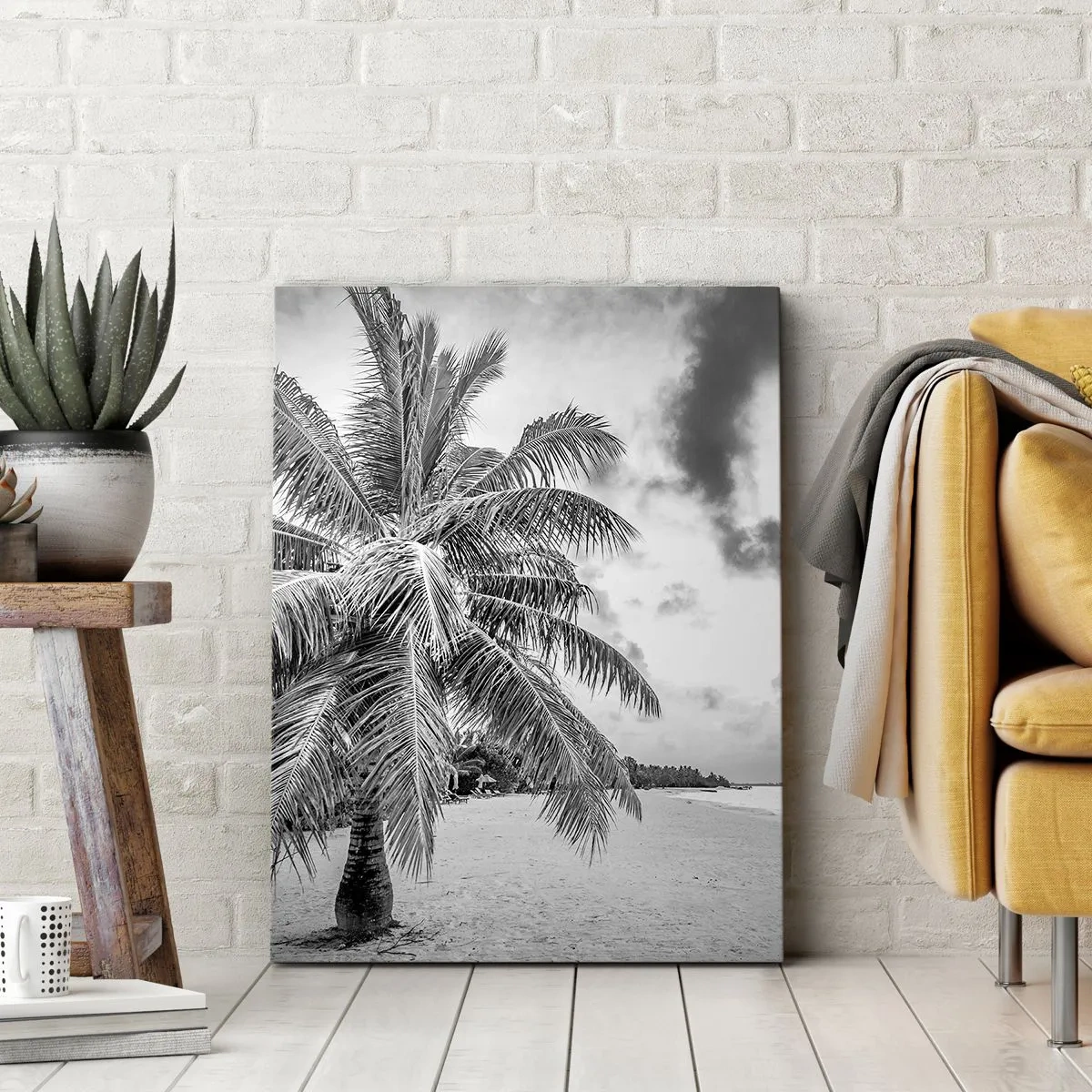 Cuadro sobre lienzo - Impresión de Imagen - Palmera en blanco y negro en una playa vacía con nubes - 70x100cm - Anhelo de soledad.... - Decoración de pared moderna para salón y dormitorio ARTTOR