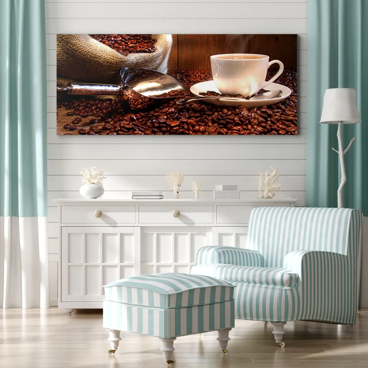 Cuadro sobre lienzo - Impresión de Imagen - Una taza de café con granos de café y una bolsa de granos al fondo. - 120x50cm - ¿Hueles eso? - Decoración de pared moderna para salón y dormitorio ARTTOR
