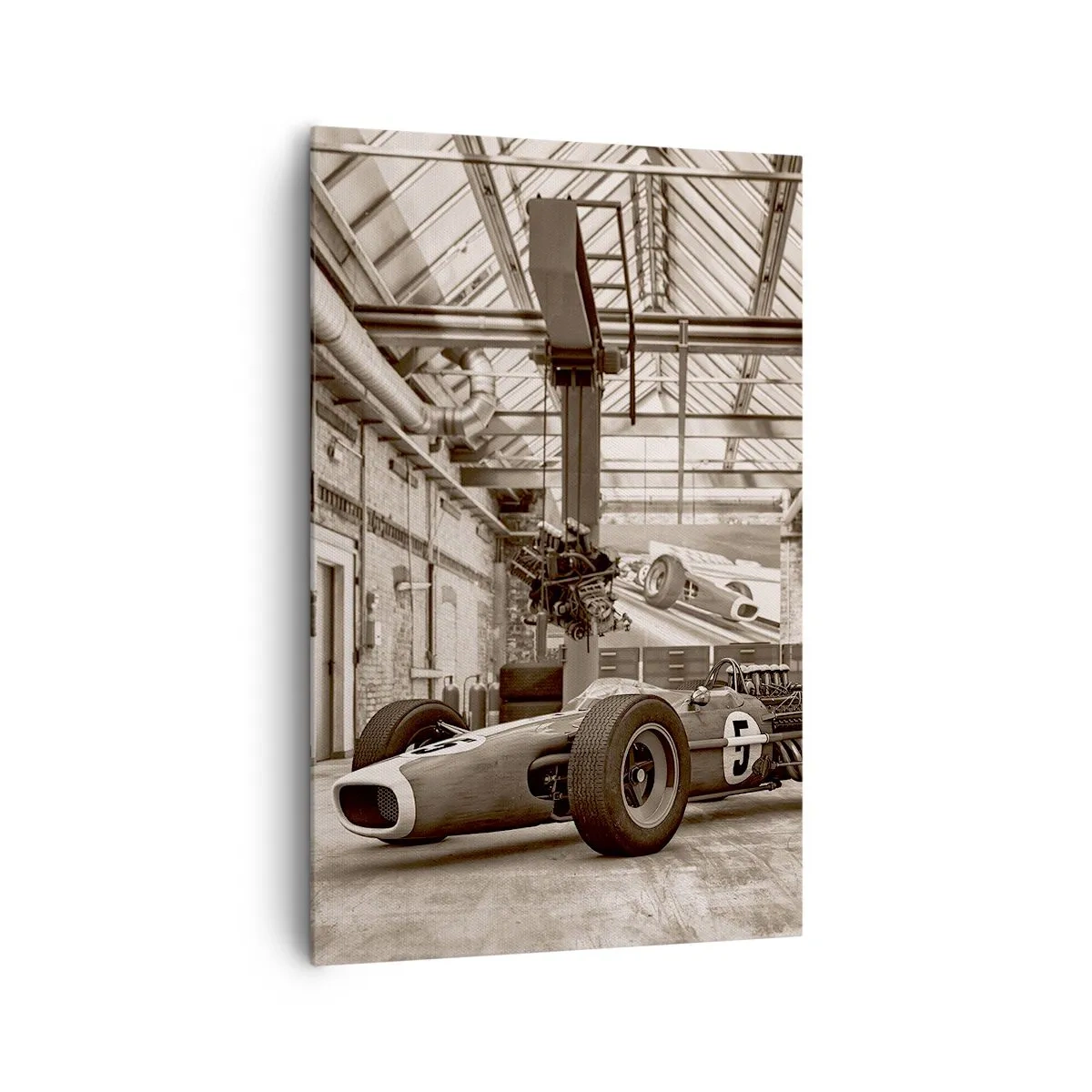 Cuadro sobre lienzo - Impresión de Imagen - Coche de carreras en blanco y negro en un interior industrial. - 80x120cm - El descanso del vencedor - Decoración de pared moderna para salón y dormitorio ARTTOR