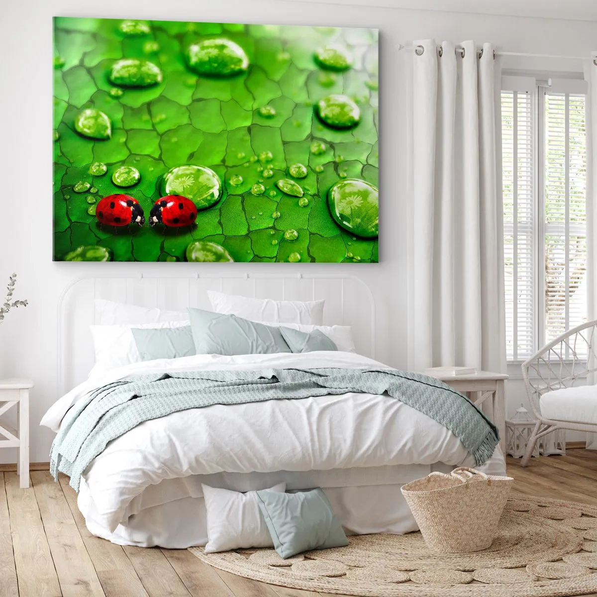 Cuadro sobre lienzo - Impresión de Imagen - Dos mariquitas en una hoja con gotas de agua en fotografía macro - 120x80cm - Reunión sobre verde - Decoración de pared moderna para salón y dormitorio ARTTOR