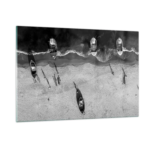 Cuadro sobre vidrio - Impresiones sobre Vidrio - Barcos en blanco y negro y sus sombras en una playa de arena vistos desde arriba - 120x80cm - Aún en la orilla... - Decoración de pared moderna para salón y dormitorio ARTTOR