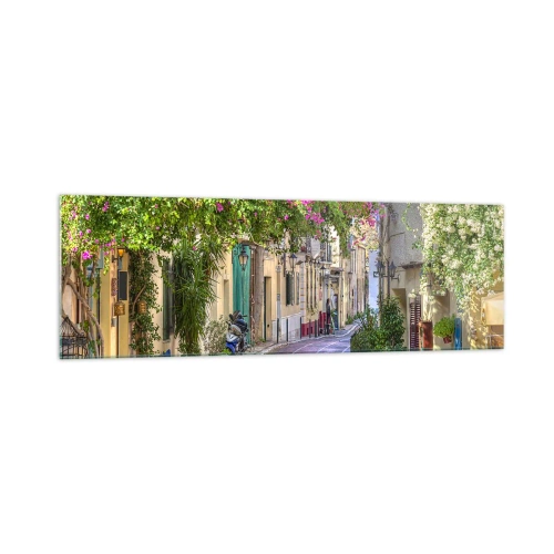 Cuadro sobre vidrio - Impresiones sobre Vidrio - Una calle encantadora con vides en flor y mesas de café. - 160x50cm - Un callejón floreciente - Decoración de pared moderna para salón y dormitorio ARTTOR