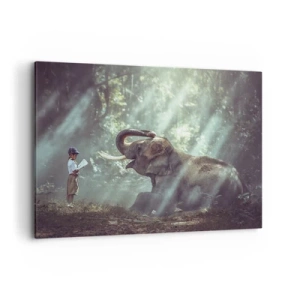 Cuadro sobre lienzo - Impresión de Imagen - Un niño y un elefante en un entorno forestal iluminado por la luz del sol. - 100x70cm - Y escucha esto... - Decoración de pared moderna para salón y dormitorio ARTTOR