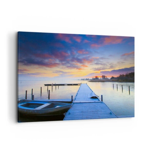 Cuadro sobre lienzo - Impresión de Imagen - Un embarcadero junto al lago al atardecer con un barco en la orilla. - 100x70cm - Calma púrpura y dorada - Decoración de pared moderna para salón y dormitorio ARTTOR