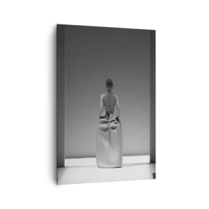 Cuadro sobre lienzo - Impresión de Imagen - Una pintura en blanco y negro con una escena minimalista de una mujer en un espacio geométrico. - 70x100cm - Sencillez refinada - Decoración de pared moderna para salón y dormitorio ARTTOR
