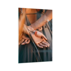 Cuadro sobre vidrio - Impresiones sobre Vidrio - Manos sensuales con flores en un entorno natural. - 70x100cm - Conectada con la naturaleza - Decoración de pared moderna para salón y dormitorio ARTTOR