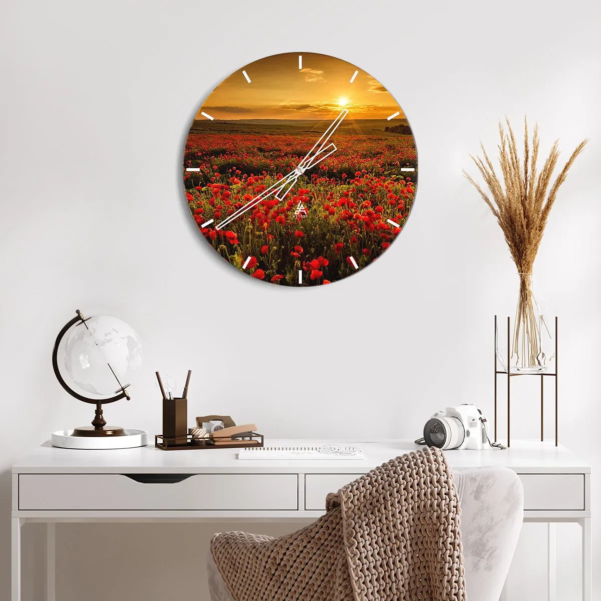 Reloj de pared - Reloj de vidrio - Un campo de amapolas rojas al atardecer - 30x30cm - Entre los campos de flores - Decoración de pared moderna para salón, cocina y dormitorio ARTTOR