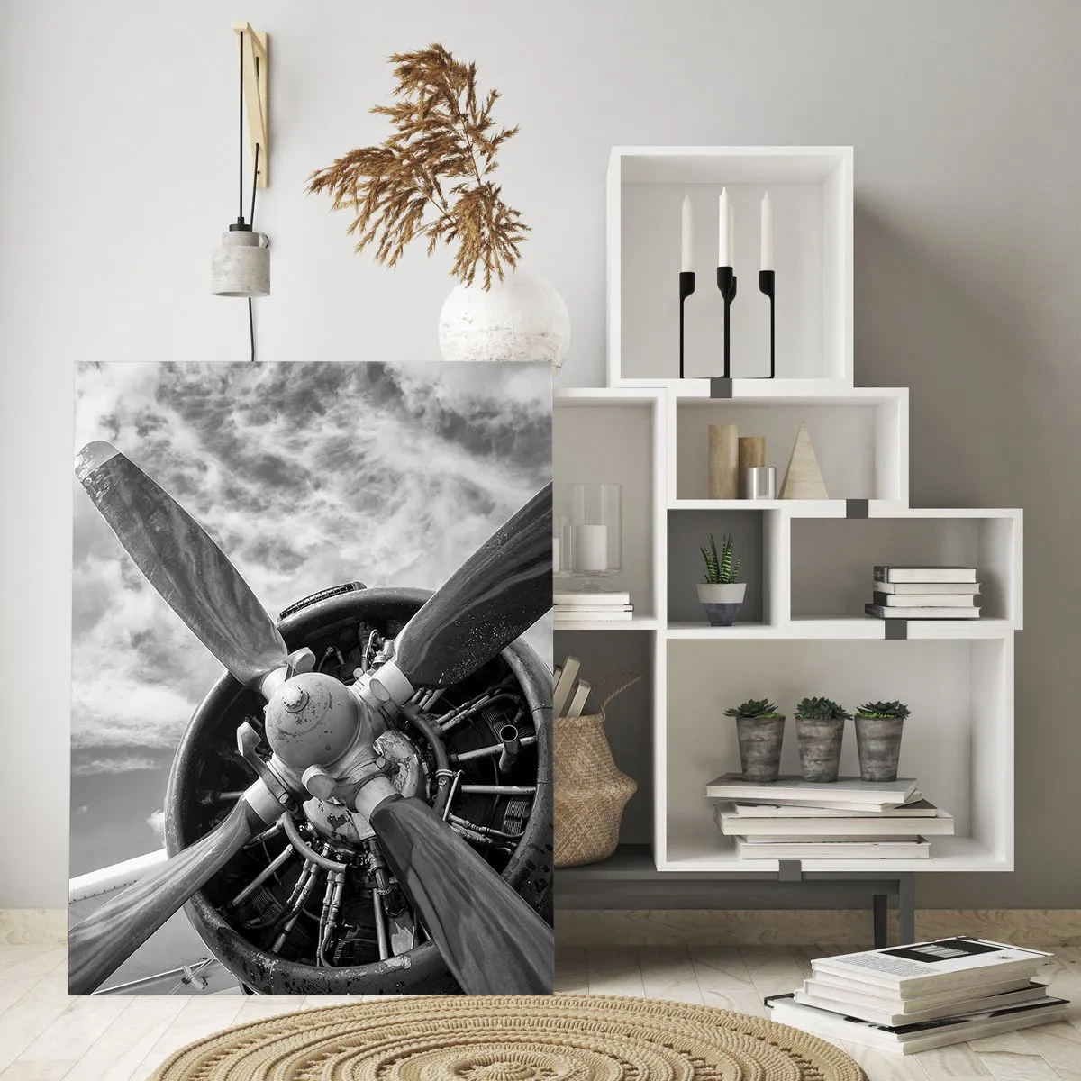 Cuadro sobre vidrio - Impresiones sobre Vidrio - Una fotografía en blanco y negro de la hélice de un avión contra un cielo dinámico. - 70x100cm - Conquistador de los cielos - Decoración de pared moderna para salón y dormitorio ARTTOR