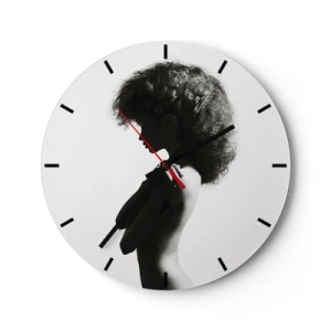 Reloj de pared - Reloj de vidrio - Retrato en blanco y negro de una mujer de medio perfil con un peinado dinámico. - 30x30cm - Como una flor en un tallo delgado - Decoración de pared moderna para salón, cocina y dormitorio ARTTOR