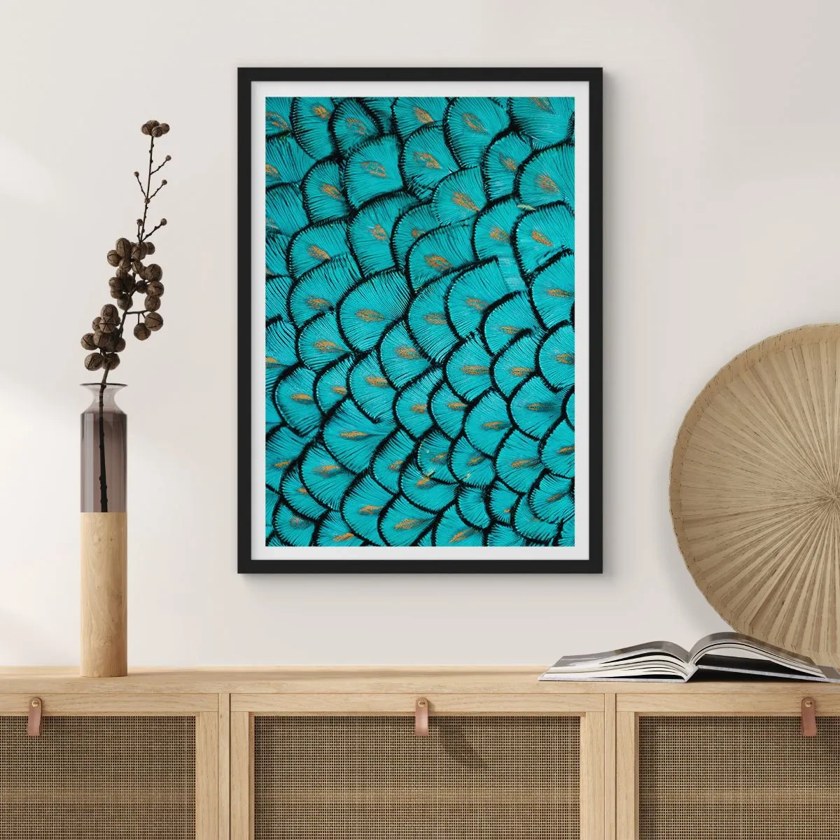 Póster en marco negro - Fotografía macro de plumas turquesas con un patrón único. - 50x70cm - La gran gala de las plumas - Decoración de pared moderna para salón y dormitorio ARTTOR