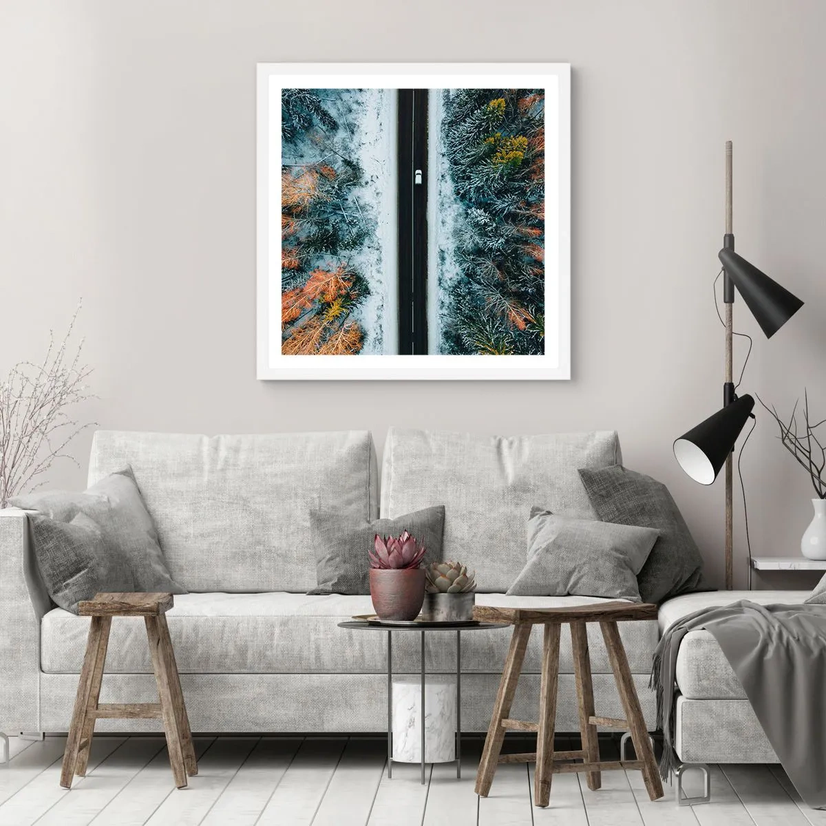 Póster en marco blanco - Atravesar el bosque en invierno - 40x40 cm