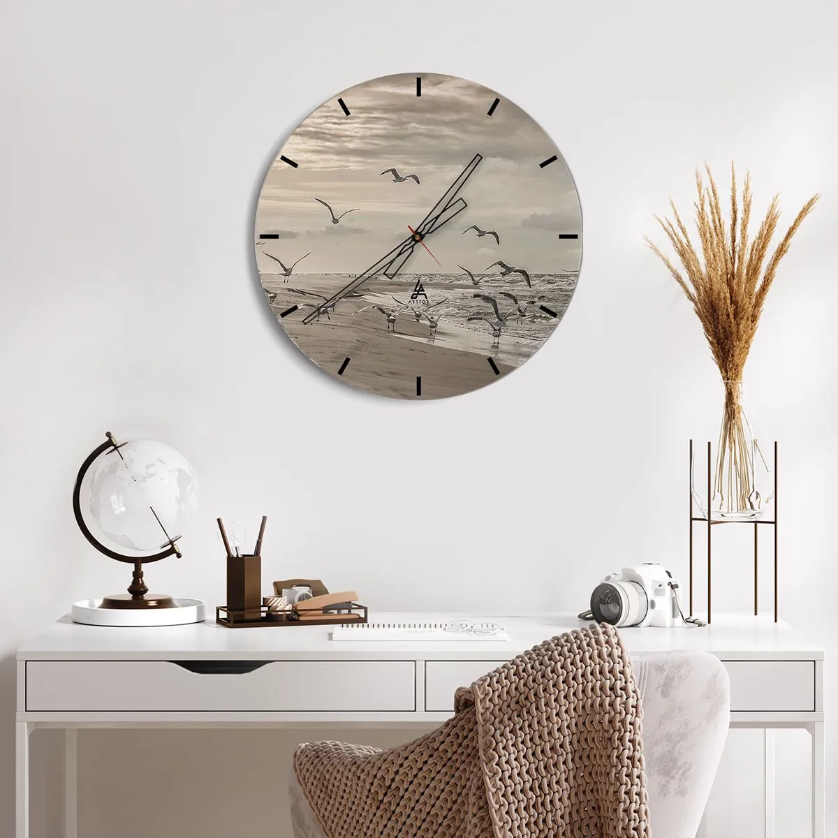 Reloj de pared - Reloj de vidrio - Gaviotas revoloteando sobre la orilla del mar por la mañana - 30x30cm - El sonido del mar, el canto de los pájaros - Decoración de pared moderna para salón, cocina y dormitorio ARTTOR