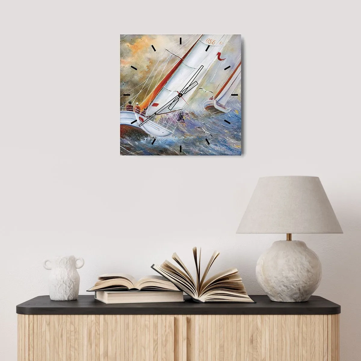 Reloj de pared - Reloj de vidrio - Veleros sobre olas agitadas en una composición dinámica - 30x30cm - Surcando las olas - Decoración de pared moderna para salón y dormitorio ARTTOR
