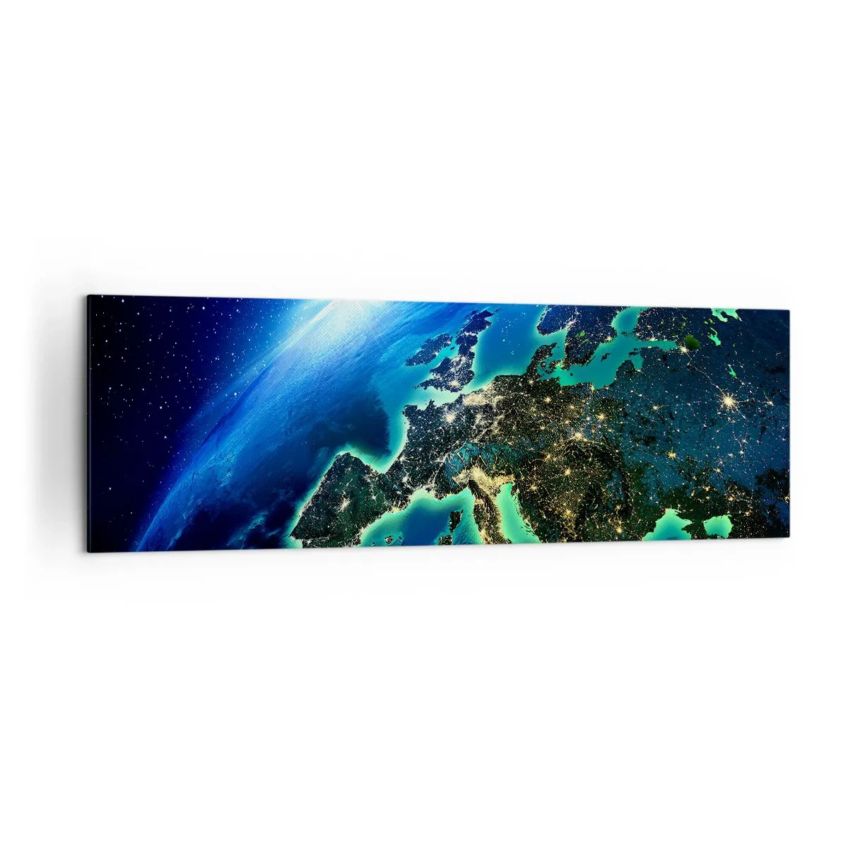 Cuadro sobre lienzo - Impresión de Imagen - Una vista de Europa desde el espacio bajo el resplandor del sol naciente. - 160x50cm - Una Europa resplandeciente - Decoración de pared moderna para salón y dormitorio ARTTOR