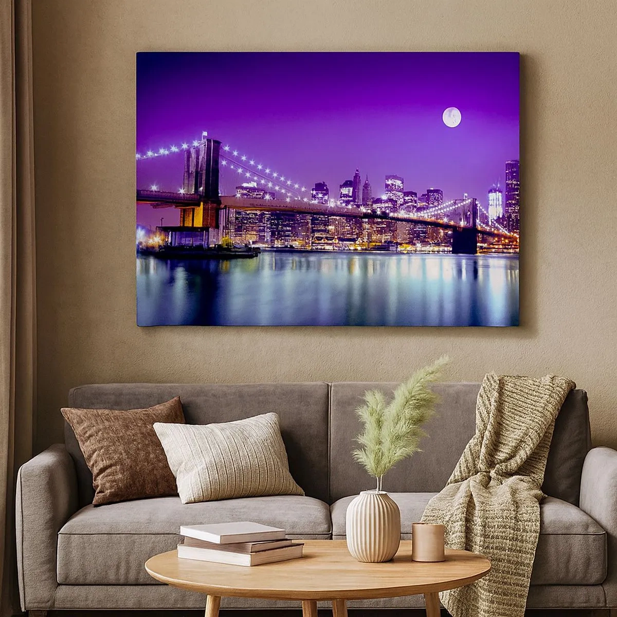 Cuadro sobre lienzo - Impresión de Imagen - Puente de Brooklyn de noche con la ciudad iluminada y luna llena - 70x50cm - Las luces de una gran ciudad en púrpura - Decoración de pared moderna para salón y dormitorio ARTTOR