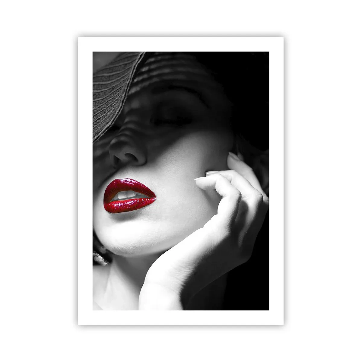 Póster - Retrato de una mujer con sombrero y labios rojos. - 50x70cm - Estudio en escarlata - Decoración de pared moderna para salón y dormitorio ARTTOR