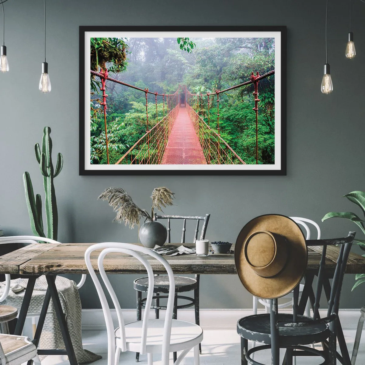 Póster en marco negro - Un puente colgante en una selva tropical rodeado de niebla. - 100x70cm - Suspendido sobre las copas - Decoración de pared moderna para salón y dormitorio ARTTOR