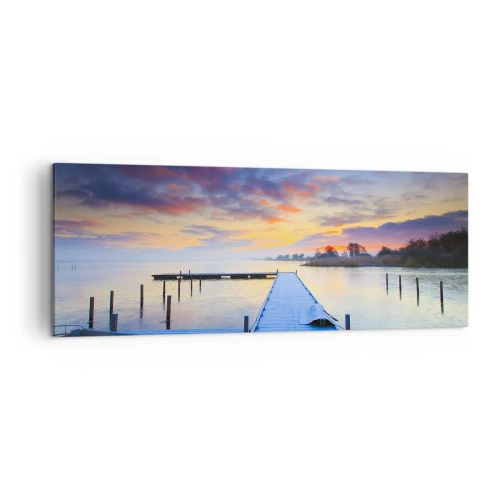 Cuadro sobre lienzo - Impresión de Imagen - Un embarcadero junto al lago al atardecer con un barco en la orilla. - 140x50cm - Calma púrpura y dorada - Decoración de pared moderna para salón y dormitorio ARTTOR