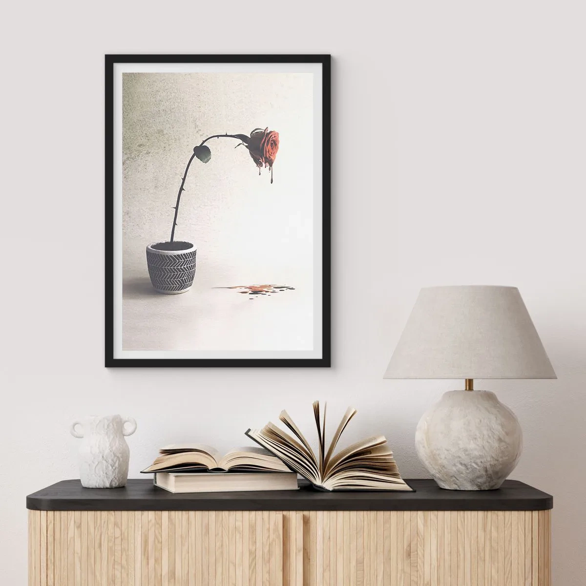 Póster en marco negro - Una rosa en maceta con un efecto artístico fluido. - 50x70cm - Rosa dolorosa - Decoración de pared moderna para salón y dormitorio ARTTOR