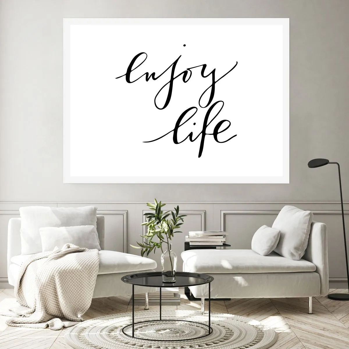 Póster - La cita "disfruta la vida" en caligrafía negra sobre fondo blanco. - 100x70cm - Nada que añadir... - Decoración de pared moderna para salón y dormitorio ARTTOR
