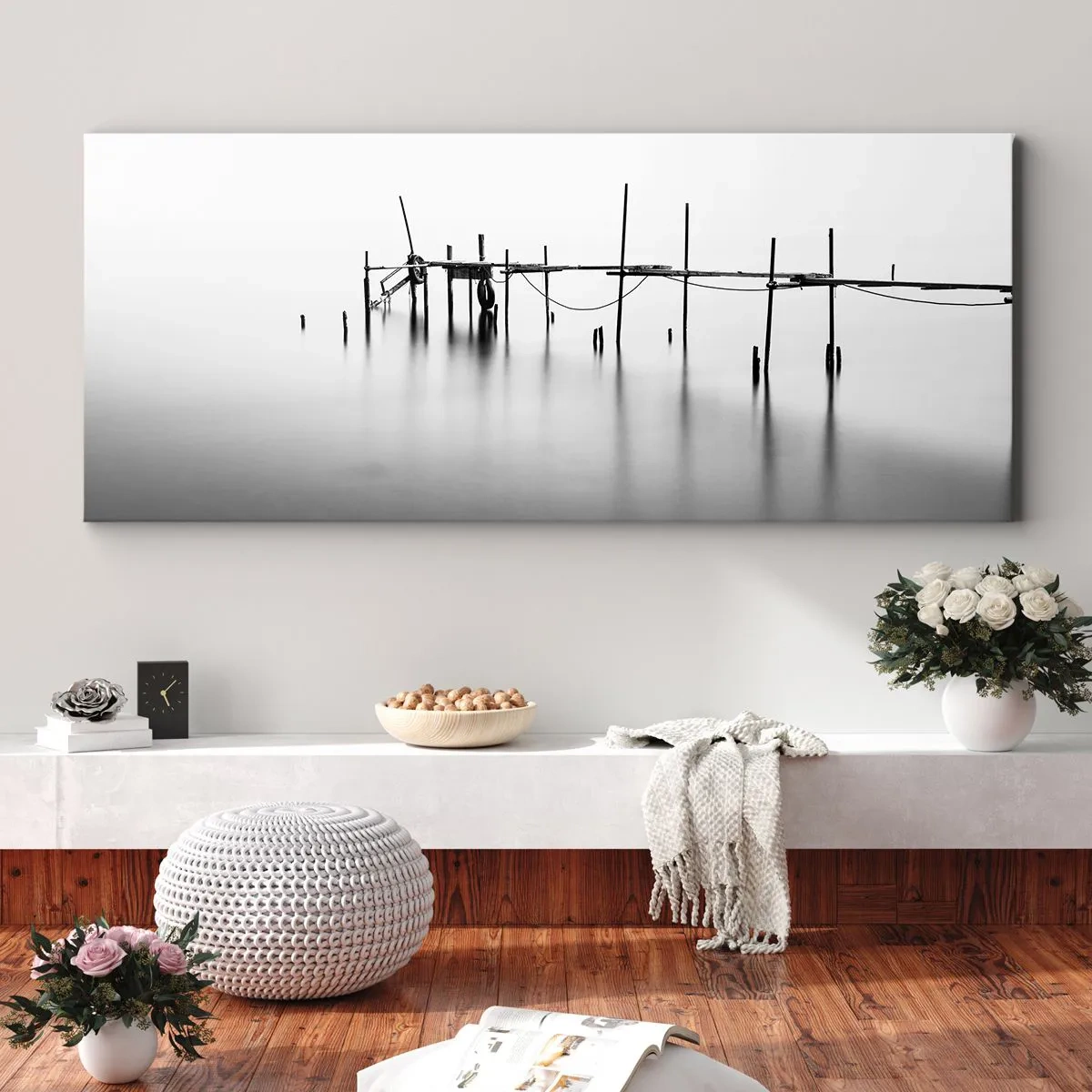 Cuadro sobre lienzo - Impresión de Imagen - Un embarcadero en blanco y negro inmerso en un paisaje brumoso. - 140x50cm - ¿Y si no hay mundo? - Decoración de pared moderna para salón y dormitorio ARTTOR