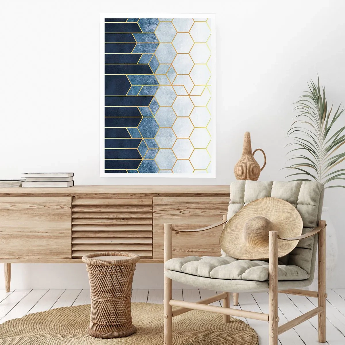 Póster - Composición geométrica en tonos azul marino y dorado con hexágonos. - 50x70cm - Composición rítmica visual - Decoración de pared moderna para salón y dormitorio ARTTOR