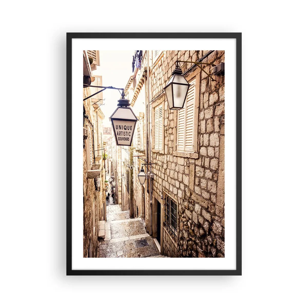 Póster en marco negro - Una encantadora calle de piedra con faroles y escaleras. - 50x70cm - Un callejón encantador - Decoración de pared moderna para salón y dormitorio ARTTOR