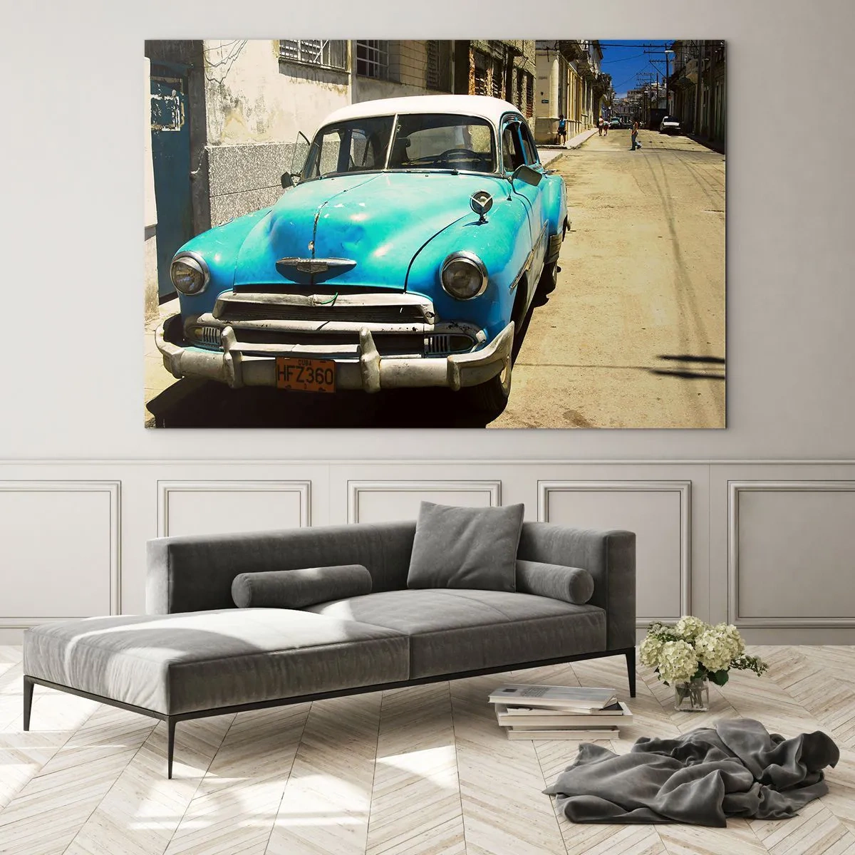 Cuadro sobre vidrio - Impresiones sobre Vidrio - Coche azul antiguo en la calle bajo el sol - 70x50cm - ¡Viva Cuba! - Decoración de pared moderna para salón y dormitorio ARTTOR