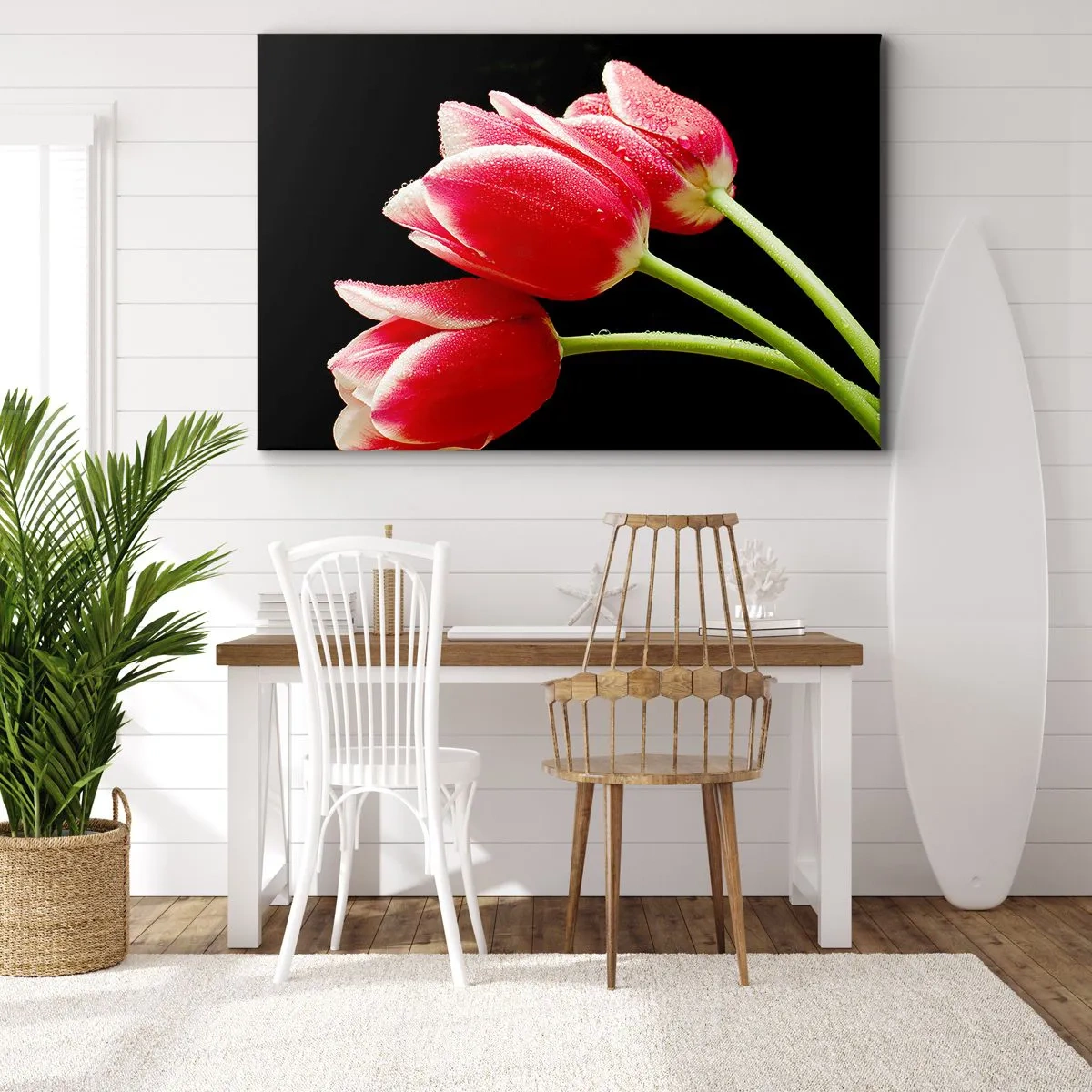 Cuadro sobre lienzo - Impresión de Imagen - Tulipanes rojos con gotas de rocío sobre un fondo negro - 70x50cm - Promesa de amor puro - Decoración de pared moderna para salón y dormitorio ARTTOR