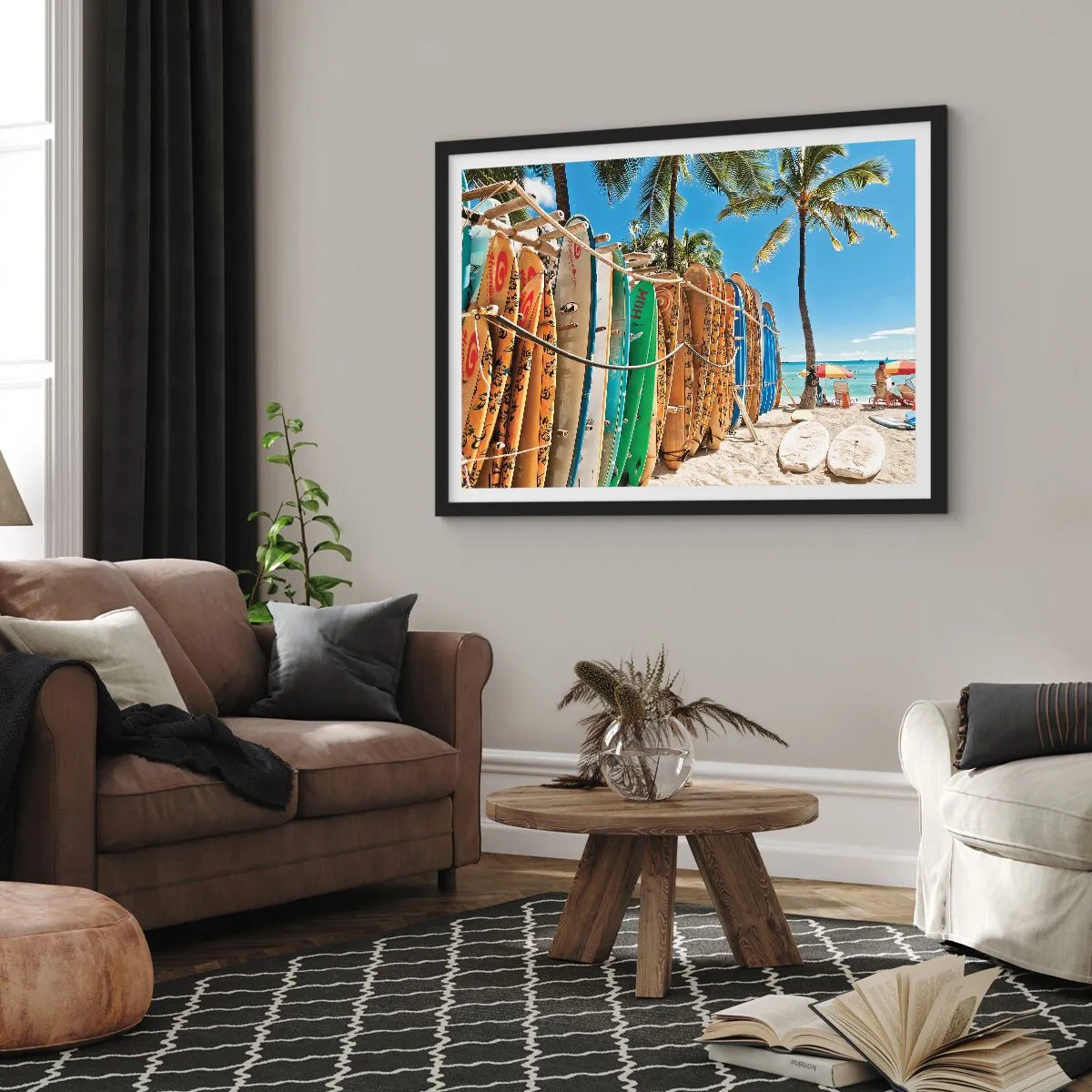 Póster en marco negro - Tablas de surf en una playa con palmeras - 70x50cm - Diversión soleada - Decoración de pared moderna para salón y dormitorio ARTTOR