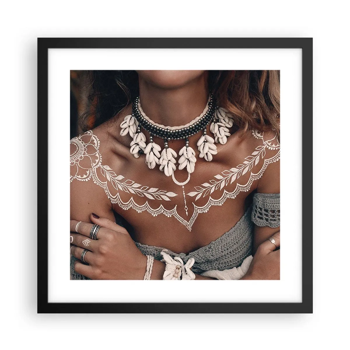 Póster en marco negro - Talismanes, rituales de feminidad - 40x40 cm