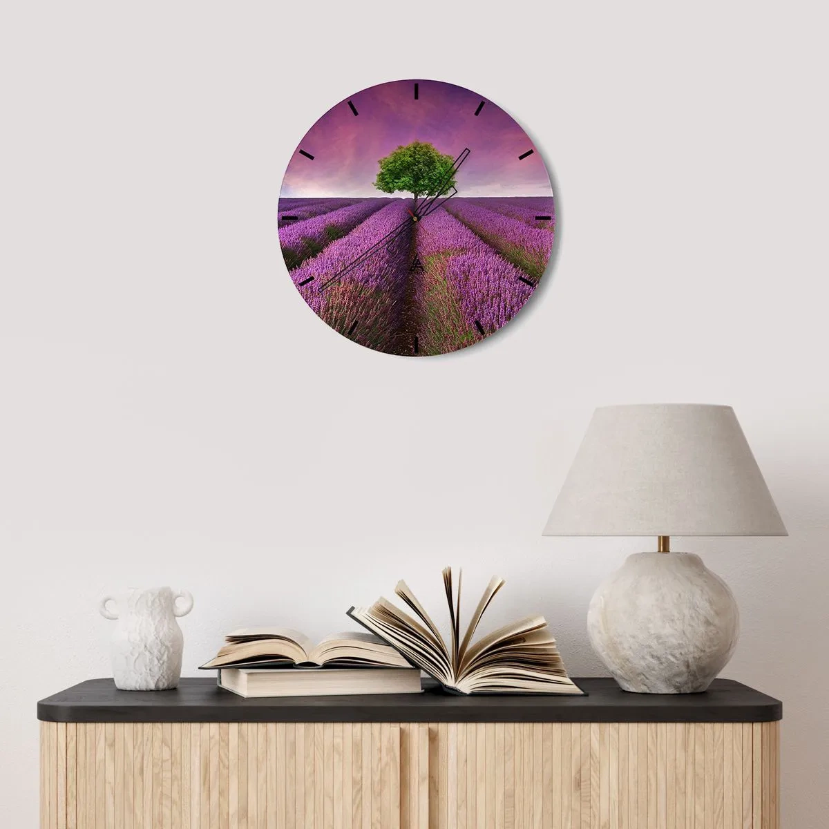 Reloj de pared - Reloj de vidrio - En los campos de lavanda - 40x40 cm