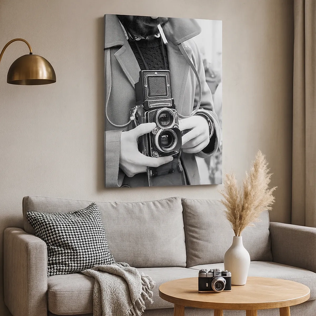 Cuadro sobre lienzo - Impresión de Imagen - Fotografía en blanco y negro de un hombre con una cámara retro. - 50x70cm - En estilo retro - Decoración de pared moderna para salón y dormitorio ARTTOR