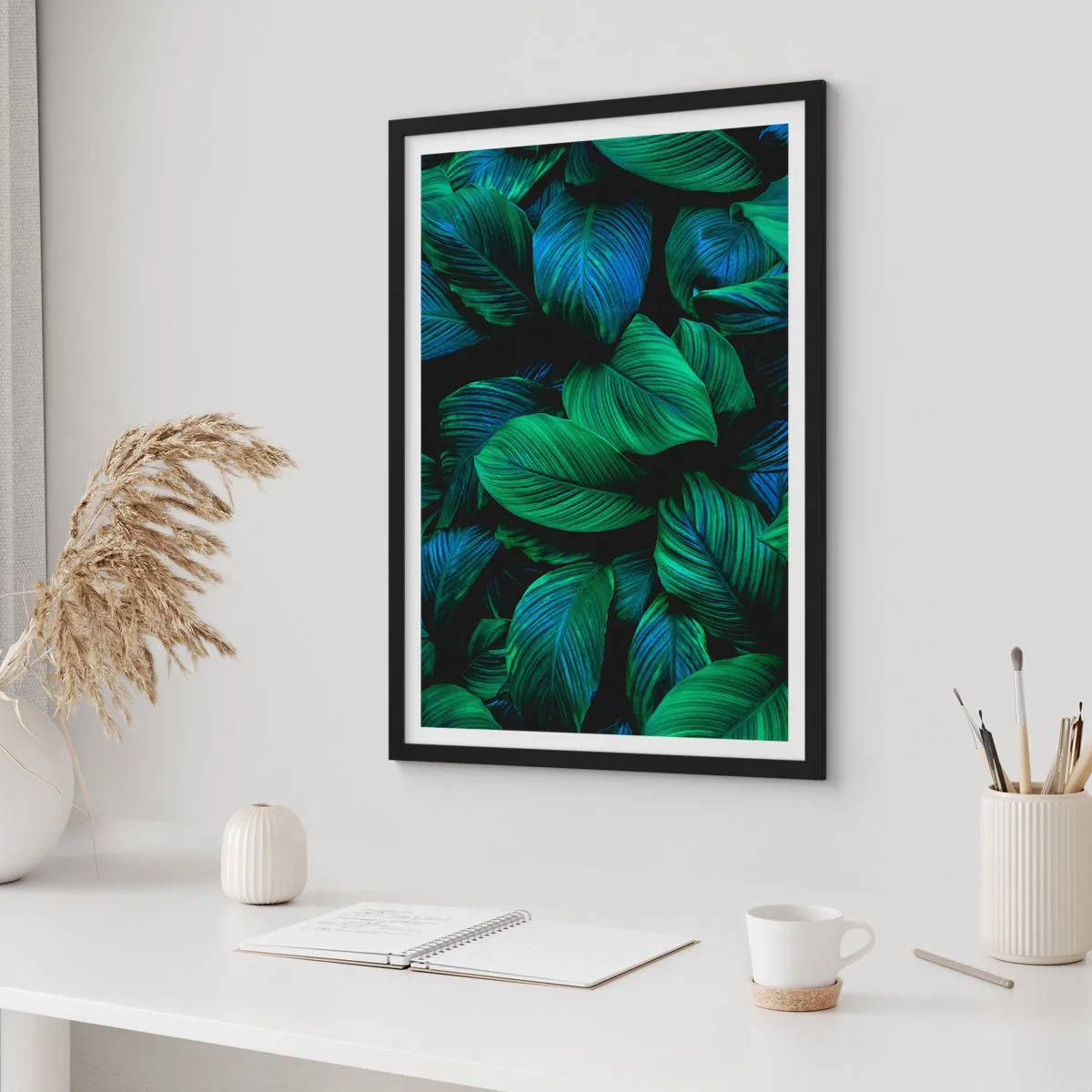 Póster en marco negro - Hojas verdes en tonos intensos - 50x70cm - En la multitud verde - Decoración de pared moderna para salón y dormitorio ARTTOR