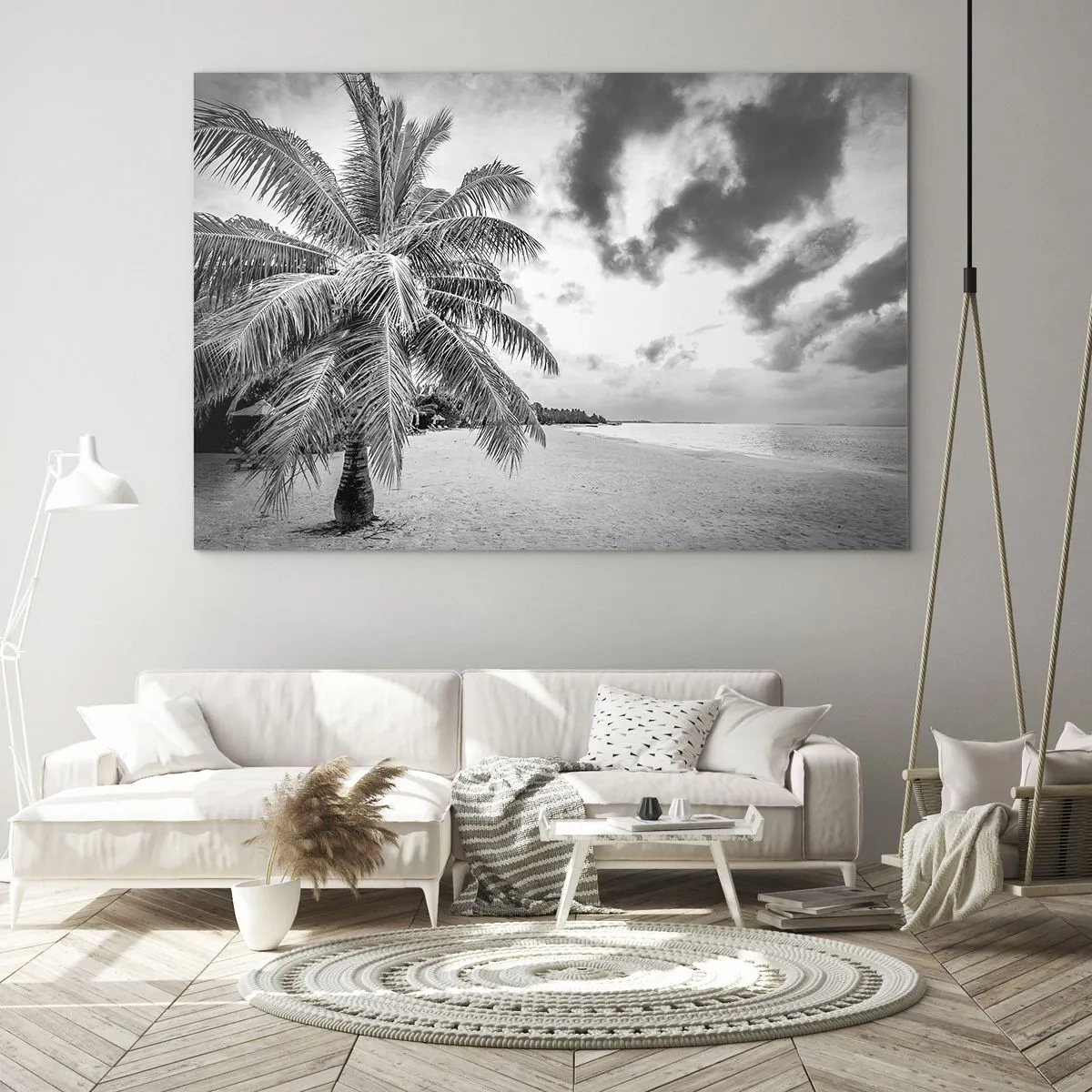 Cuadro sobre vidrio - Impresiones sobre Vidrio - Una palmera blanca y negra en una playa vacía con un cielo nublado. - 70x50cm - Anhelo de soledad.... - Decoración de pared moderna para salón y dormitorio ARTTOR