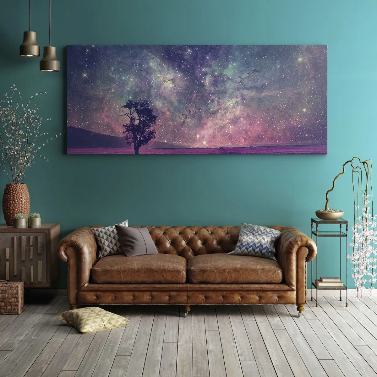 Cuadro sobre lienzo - Impresión de Imagen - Un árbol contra un cielo estrellado en colores púrpura y azul. - 120x50cm - Bajo un cielo mágico - Decoración de pared moderna para salón y dormitorio ARTTOR
